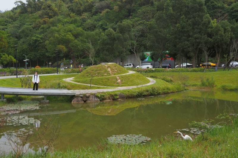 永春陂濕地公園重現了過往波光粼粼的陂塘溼地，並加入減災與韌性設計。