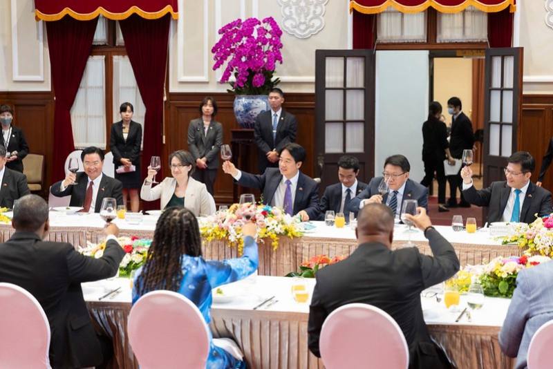 President Lai Ching-te, accompanied by Vice President Bi-khim Hsiao, hosts a state banquet for Prime Minister Terrance Drew of Federation of Saint Christopher and Nevis and his wife.