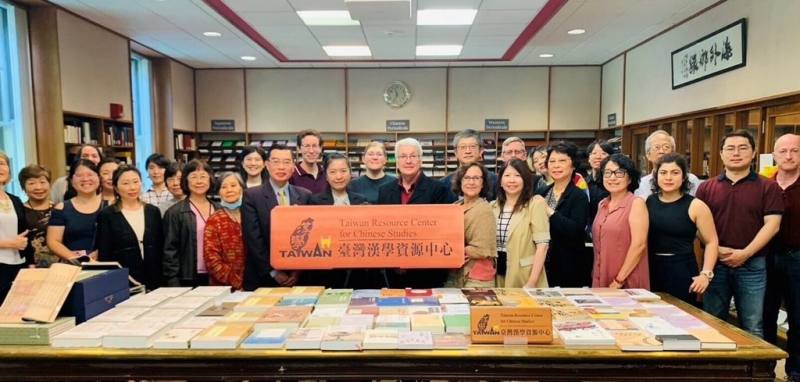 國家圖書館與哈佛大學簽署合作協議，在哈佛燕京圖書館成立「台灣漢學資源中心」，成為國圖在全球第50個合作夥伴。（國家圖書館提供）