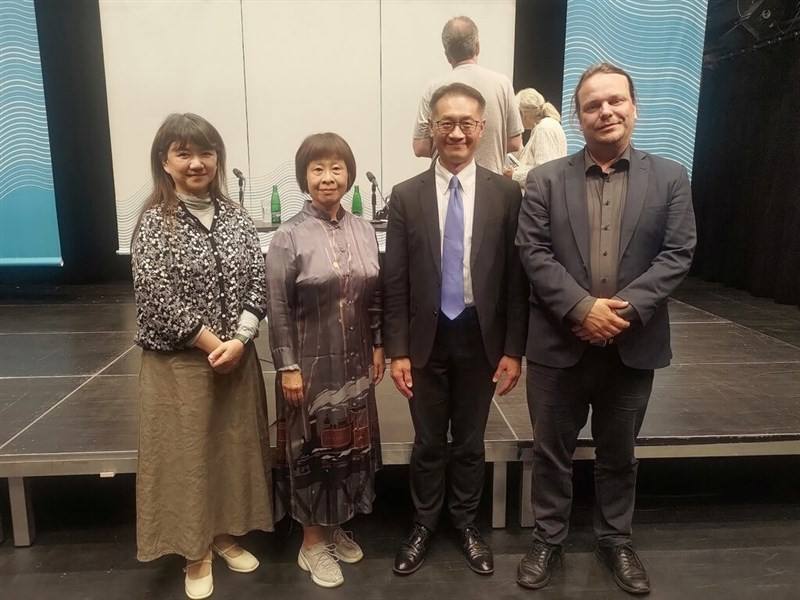Taiwan's Deputy Culture Minister Lee Ching-hwi (from left), writer Li Ang, Taiwan's representative in the Czech Republic Ke Liang-ruey and the Czech Republic's Deputy Culture Minister Ondřej Chrást pose together at the opening of the Czech-Slovak Authors'