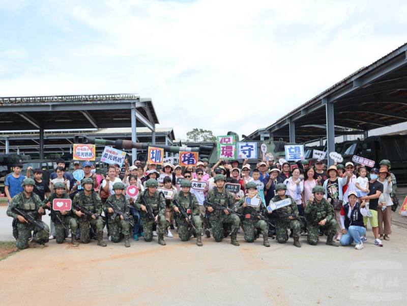 陸軍砲兵第58指揮部日前辦理「圳堵社區營區參訪活動」。（陸軍第十軍團提供）