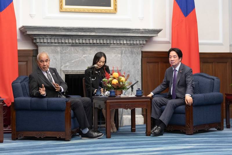 President Lai exchanges views with Speaker of the Nitijela of the Republic of the Marshall Islands Brenson Wase.