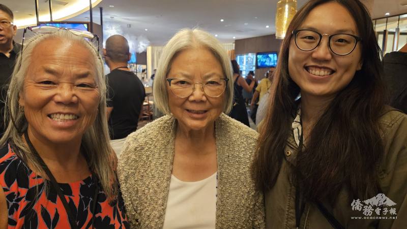 Debbie Lew (1976 alum), her sister Agnes Lew Heiman (student of the very first Study Tour Program who appears in the infamous 1967 photo), Deputy Director Cindy Liu