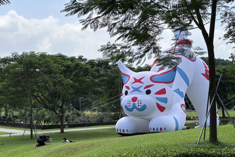 台南山上花園水道博物館10日起將舉辦5週年館慶活動，在台灣文創博覽會舉辦期間頗受歡迎的吉祥物「巷仔Niau（貓）」也將再次展出。（台南市文化局提供）