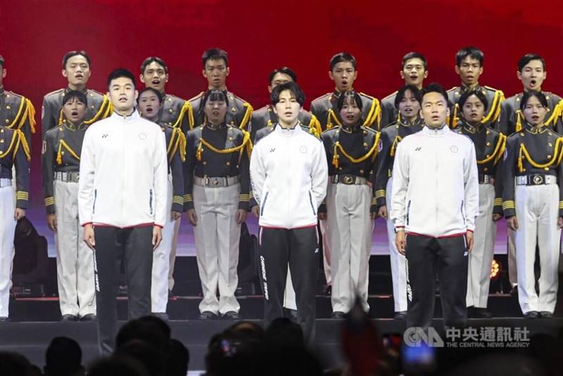 Olympic medalists Lin Yu-ting (center), Lee Yang (right) and Wang Chi-lin sing the national anthem. CNA photo Oct. 5, 2024