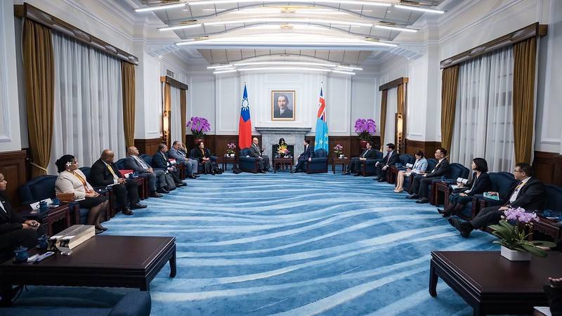 President Lai exchanges views with Prime Minister Feleti Teo of Tuvalu.