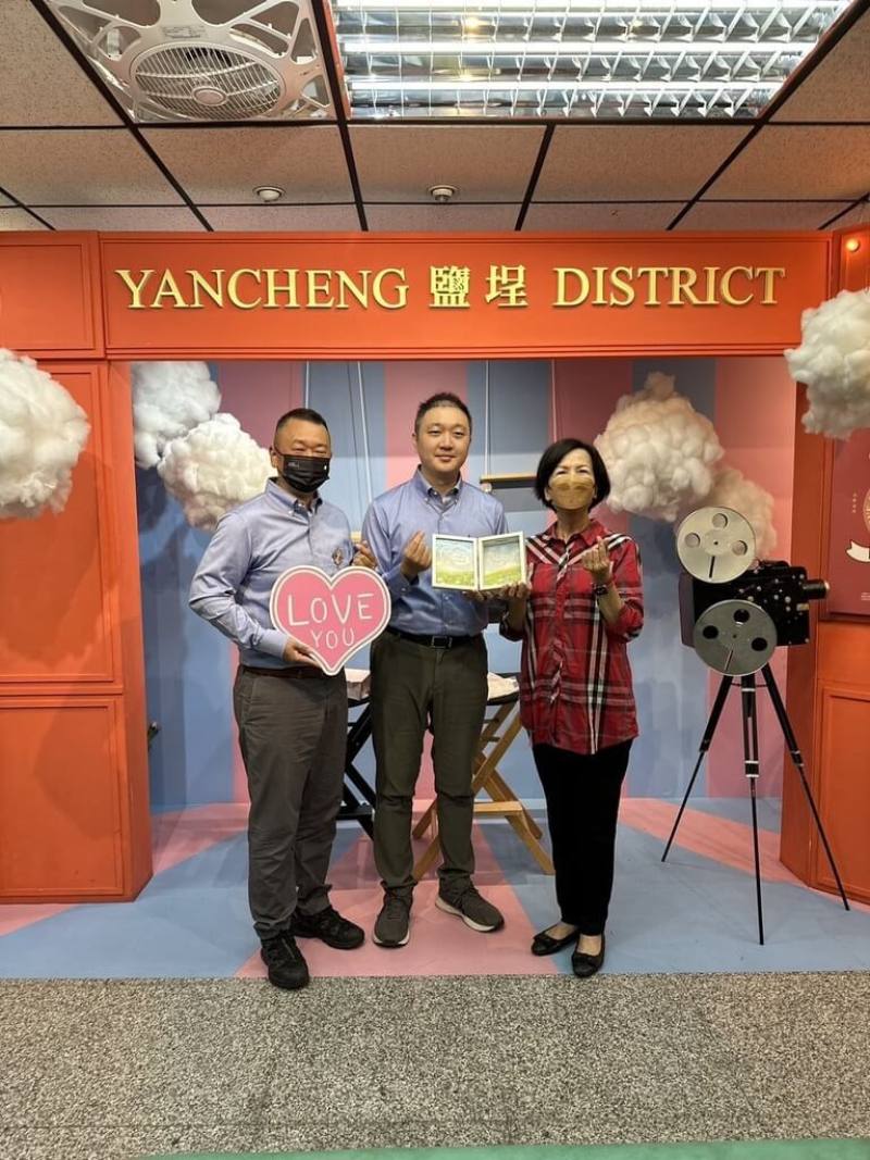 Taiwan's first ever registered cross-strait same-sex married couple commemorate their marriage in a Kaohsiung household registration office Tuesday. Photo courtesy of Kaohsiung City Government Civil Affairs Bureau Oct. 8, 2024