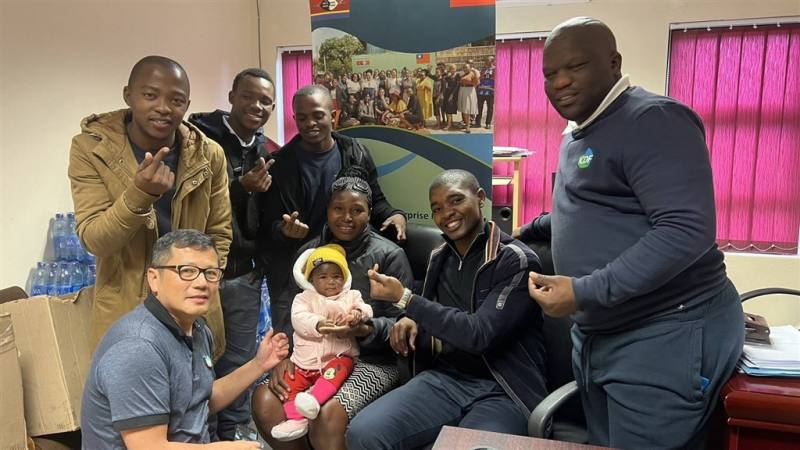 Baby Taiwan and her mother Nomfundo Mabuza (center, holding baby). Photo courtesy of Taiwan International Cooperation and Development Fund