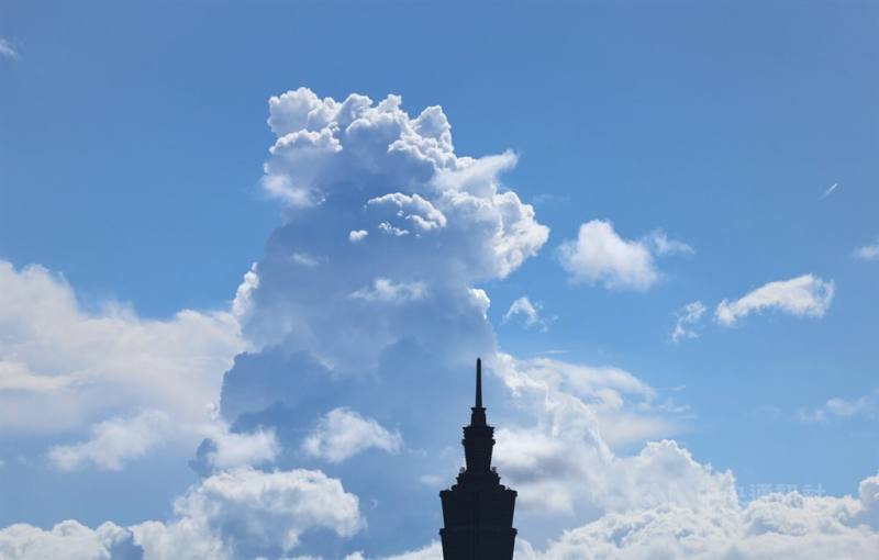 The Taipei 101 skyscraper towers into the sky on Sunday. CNA photo Oct. 6, 2024