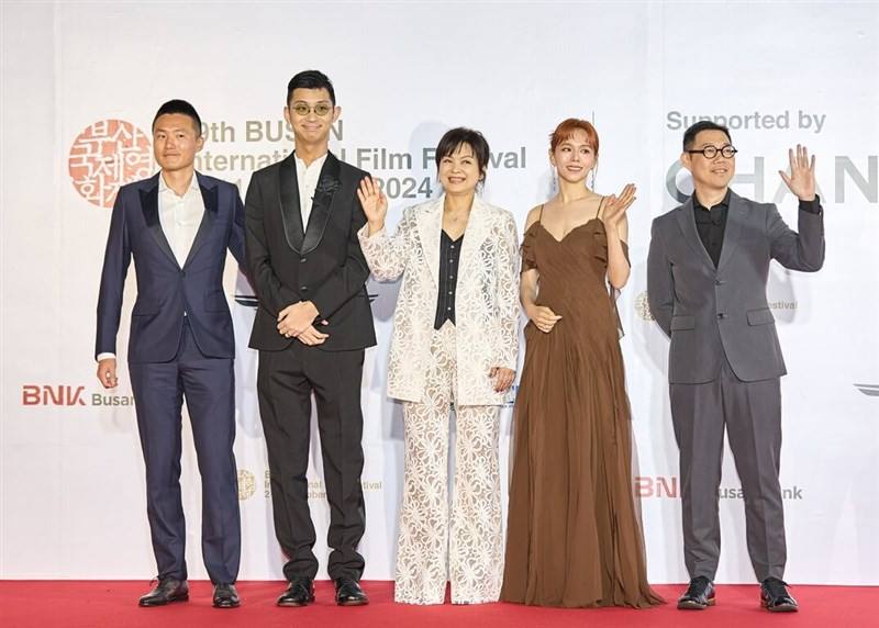 Actresses Yang Kuei-mei and Kimi Hsia, along with director Tom Lin of Yen and Ai-Lee, attend the Busan International Film Festival in South Korea on Friday. Photo courtesy of the Busan International Film Festival