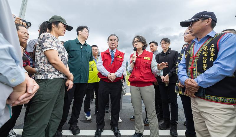 副總統赴花蓮勘察農民災損情形