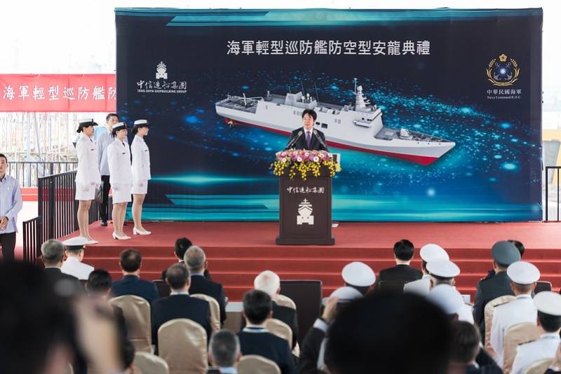 賴清德總統4日上午前往高雄主持「海軍輕型巡防艦防空型原型艦安龍典禮」