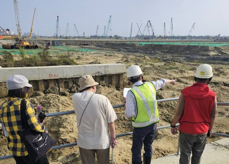 台積電先進封裝廠（CoWoS）進駐嘉義科學園區動工過程挖到遺址，部分區域暫時停工。嘉義縣文化觀光局5日表示，經現勘確認遺址已發掘完成，台積電可恢復全面施工。（嘉義縣文觀局提供）