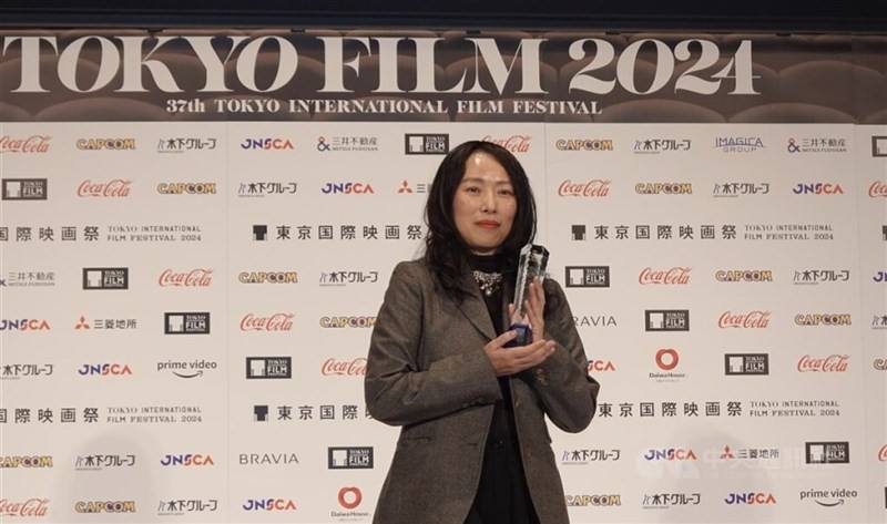 Taiwanese director Fu Tien-yu (傅天余) was presented a Kurosawa Akira Award at the Tokyo International Film Festival (TIFF) on Tuesday.