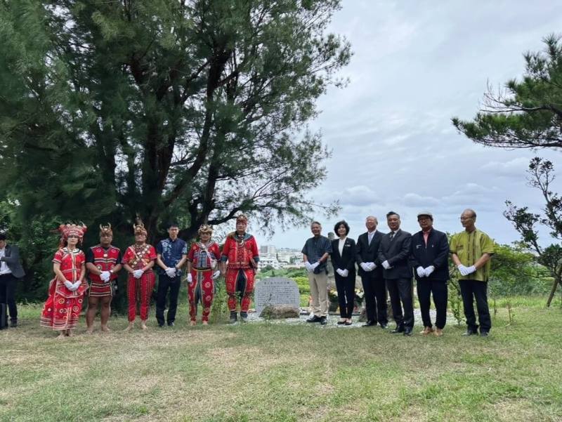 適逢牡丹社事件150週年，屏東縣牡丹鄉安排代表團近期前往日本宮古島市參訪，設置愛與和平紀念碑石刻，以說明紀念碑設置目的與理念，期盼更多民眾了解並關心此歷史事件。（屏東縣政府原住民處提供）