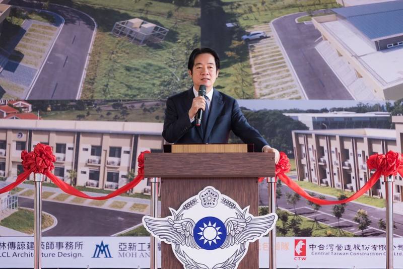 總統主持「空軍清泉崗基地官兵生活設施新建工程完工啟用典禮」，並致詞