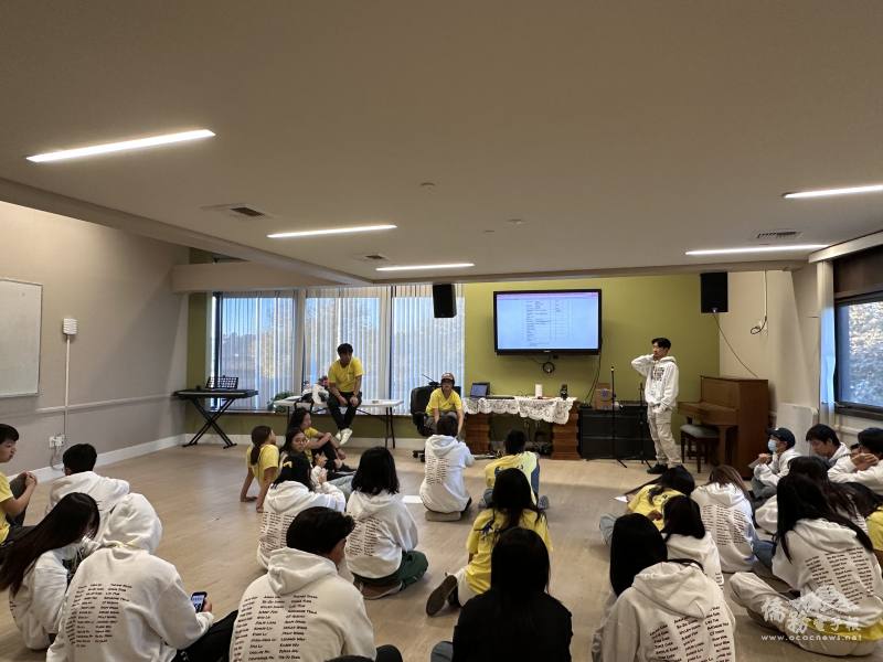 Newly appointed Presidents, Ellie Chen (middle) and Willem Huang (right) organized team-building activities to strengthen the unity and cooperation among members.