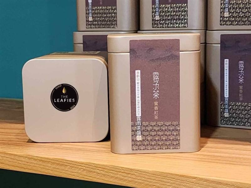 Taiwan's Golden Dew tea from Hualien County wins the highly sought-after "Best in Black" award. Photo courtesy of Lu Yu Tea Garden