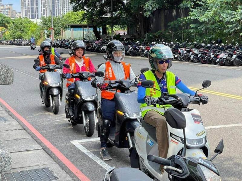 交通部公路局13日表示，機車道路駕訓及補助目前適用於考照後，民國114年擬推動機車「考照前道路駕駛訓練」5小時，費用仍在精算，因時數較長，費用也會比考照後的補助高，但考照前後補助名額總共是6000名，如何分配還未確定。（公路局提供）