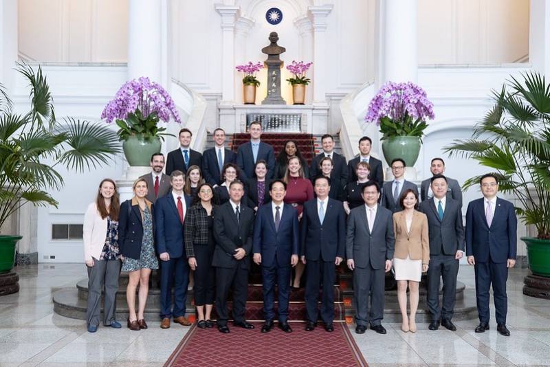 President Lai poses for a group photo with fellows from the Shawn Brimley Next Generation National Security Leaders Program (Next Gen) run by the Center for a New American Security (CNAS).