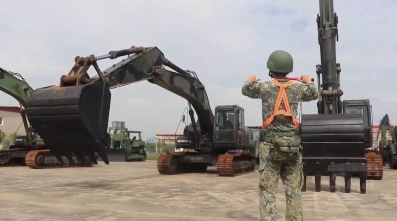 54工兵群官兵實施挖土機動力測試。（第四作戰區提供）