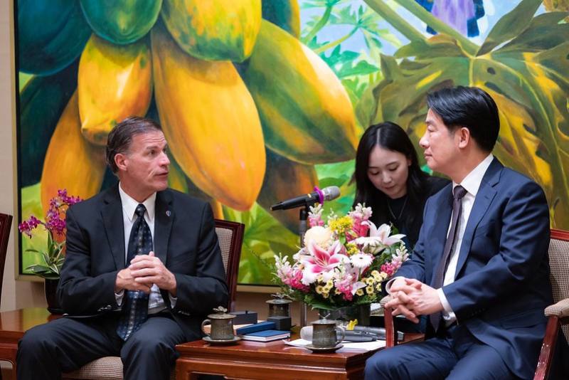 President Lai Ching-te exchanges views with Admiral John Aquilino.