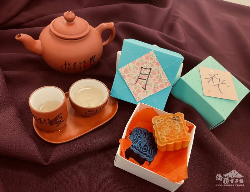 The finished clay mooncake gift boxes