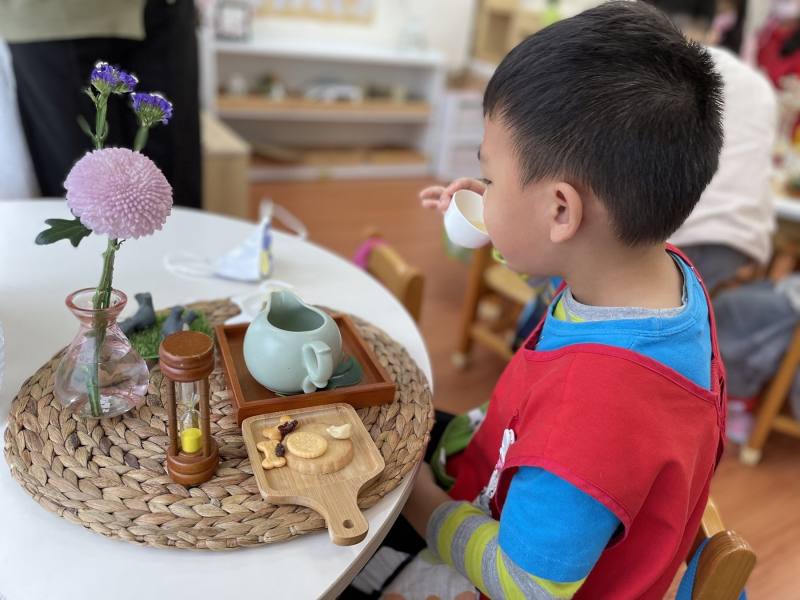 幼生將探索累積而來的美感實際運用在日常用餐的餐桌擺設上