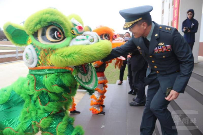 澎防部舞獅社團祥獅獻瑞。（澎防部提供）