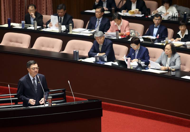 Premier Cho Jung-tai (bottom left) addresses lawmakers during a Legislative hearing on Tuesday. CNA photo Nov. 19, 2024