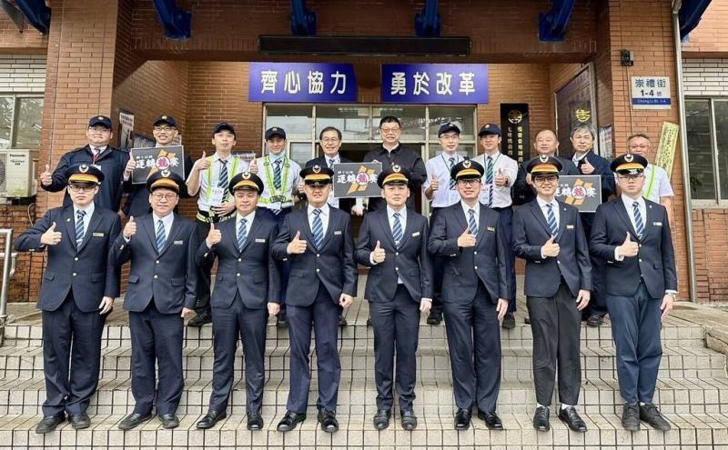 台鐵自民國73年起，每年舉辦列車運轉競賽，今年競賽日前結束，無論個人或團體，七堵機務段皆奪冠軍。（台鐵提供）