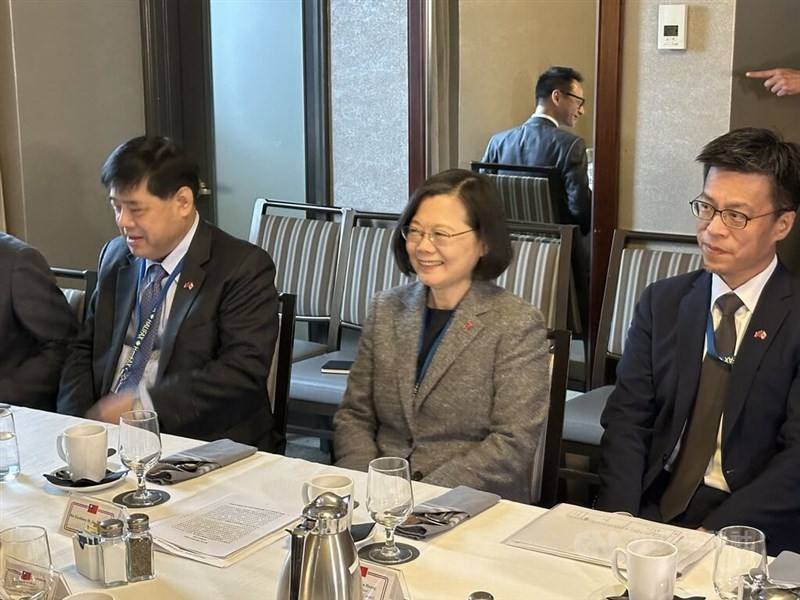 Former President Tsai Ing-wen (center) is joined by MOFA Vice Minister Chen Li-kuo (left) and National Security Council adviser Alex Huang (right) at a lunch with senior Canadian officials on Satuday. CNA photo Nov. 23, 2024