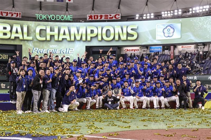 Team Taiwan celebrates its historic WBSC Premier12 win inside the Tokyo Dome on Sunday. CNA photo Nov. 24, 2024