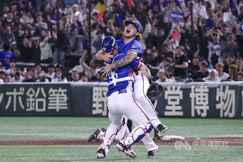 Two Team Taiwan players celebrate Sunday's victory with elation. CNA photo Nov. 24, 2024