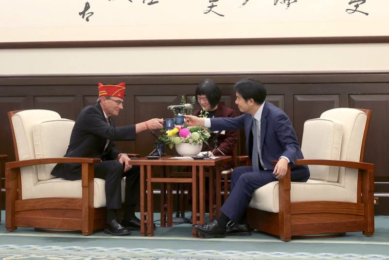 President Lai Ching-te meets with a delegation led by American Legion National Commander James LaCoursiere.