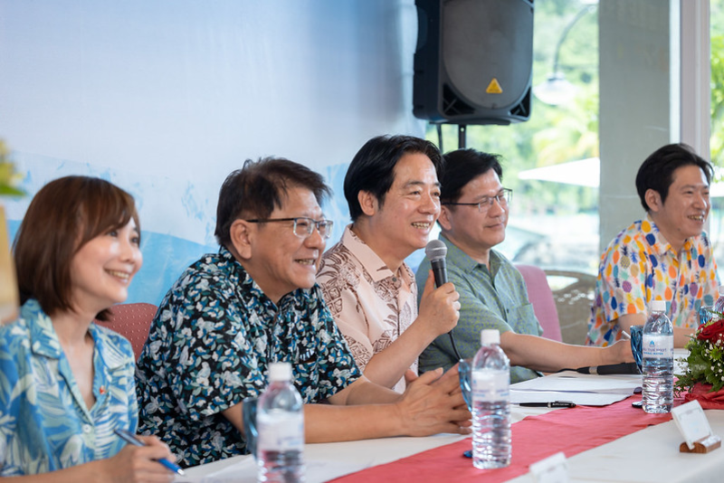 賴清德總統「繁榮南島 智慧永續」之旅，於帛琉當地時間6日午間（臺北時間同日上午）與隨團記者茶敘，說明此次出訪成果，並針對兩岸關係、美中臺關係、國際局勢、全社會防衛韌性