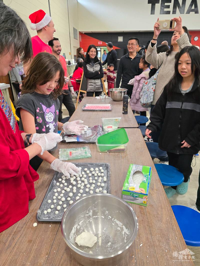 博根中文學校學生用心製作白色湯圓，感受冬至團圓氛圍