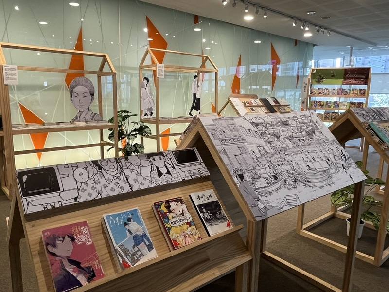 高雄市立圖書館在城市書展期間推出漫畫書展「台漫特有種」廣受好評，展期將延續至2025年3月底，歡迎喜歡漫畫的民眾把握機會參觀