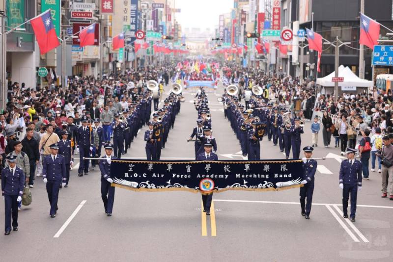 2024年嘉義市國際管樂節踩街嘉年華21日盛大登場。（青年日報謝承宏攝）