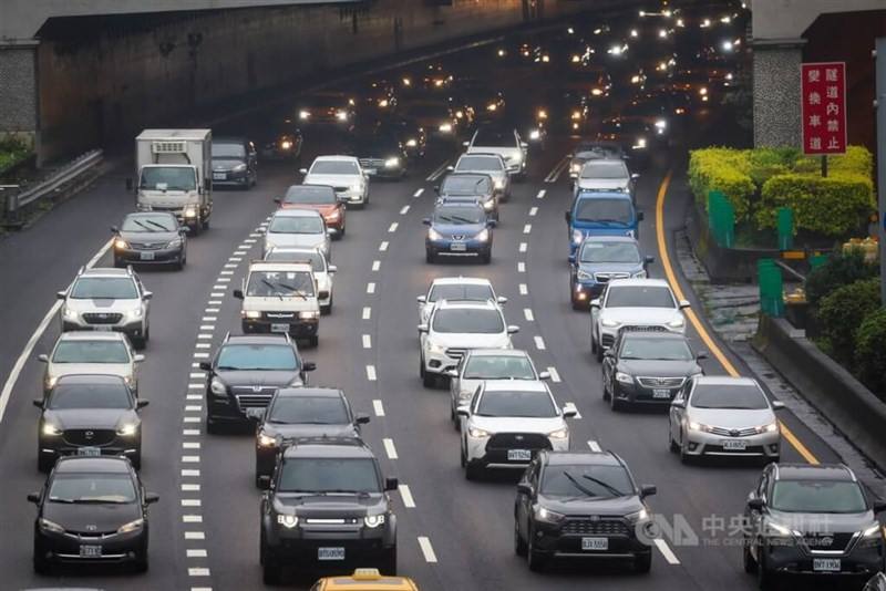 A highway crowded with cars. CNA file photo