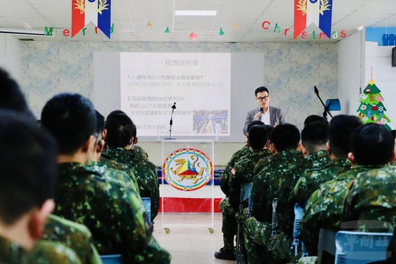 陸軍裝甲584旅實施軍法紀教育。（陸軍裝甲584旅提供）