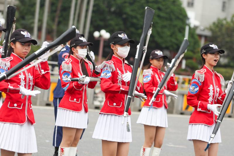 中華民國114年元旦總統府升旗典禮30日舉行總彩排，莊敬高職樂儀旗隊進行彩排