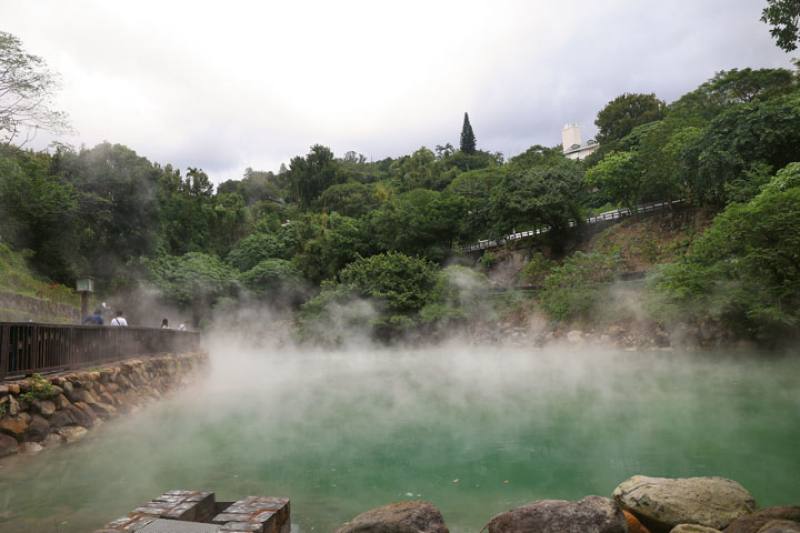 終年煙霧裊裊的地熱谷，可欣賞「磺泉玉露」的美景