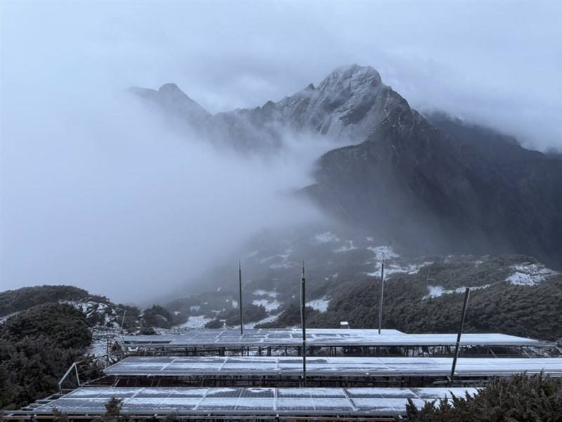 Snow scene on Yushan. Source: facebook.com/cwa.weather