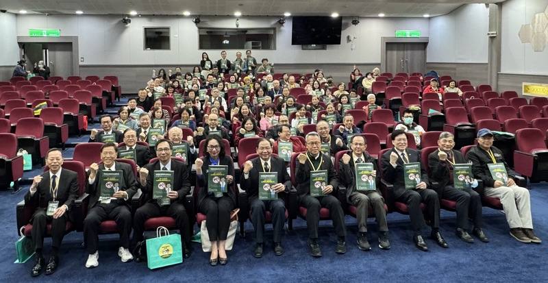 Medical experts at a seminar on alcohol abstinence and addiction prevention urge the government to raise Taiwan's minimum legal drinking age to at least 21. CNA photo Jan. 4, 2025