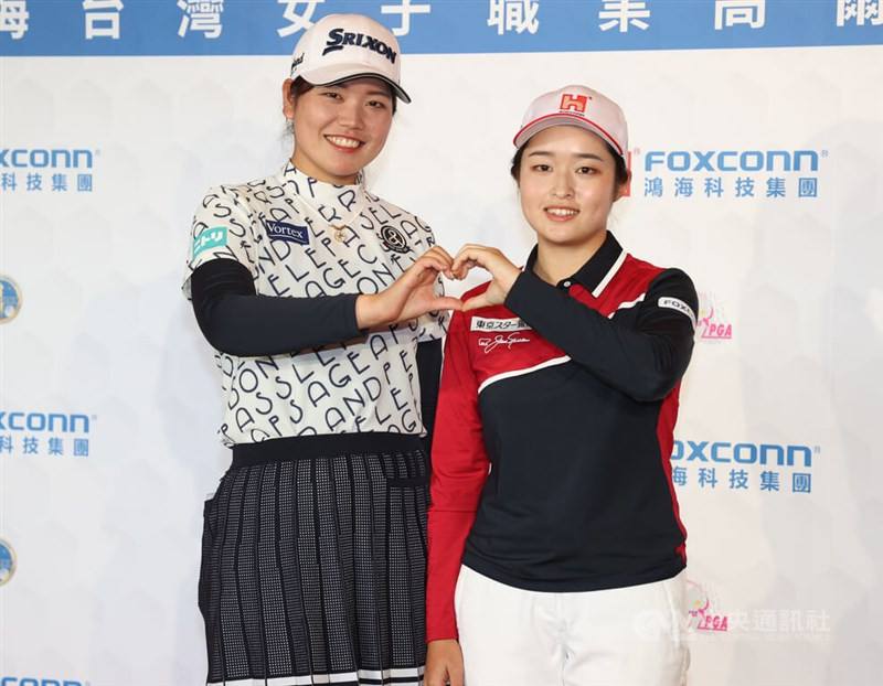 Taiwanese golfer Wu Chia-yen (right) will participate in the 2025 Foxconn TLPGA Players Championship. CNA file photo.