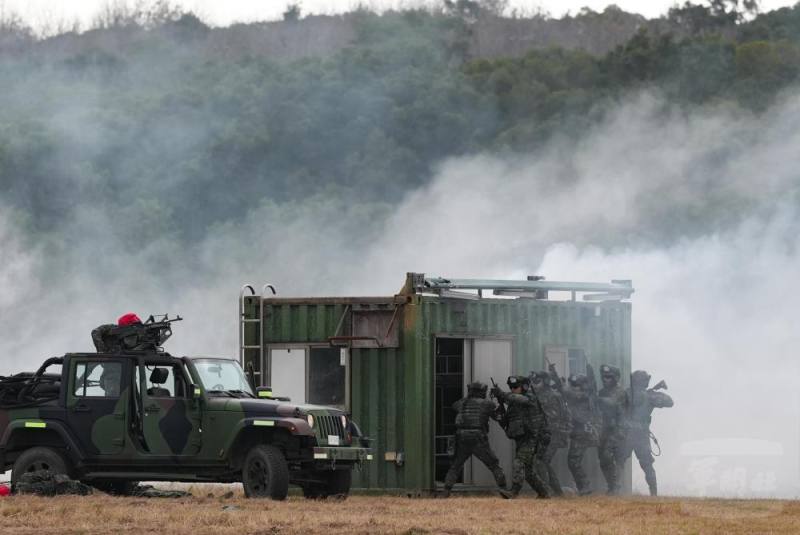 官兵實施限制空間戰鬥