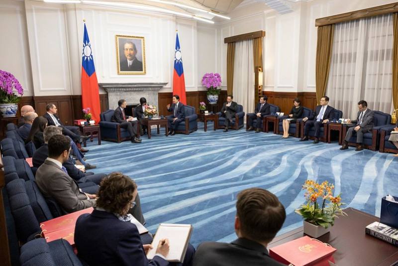 President Lai exchanges views with a delegation from the Ronald Reagan Presidential Foundation and Institute.