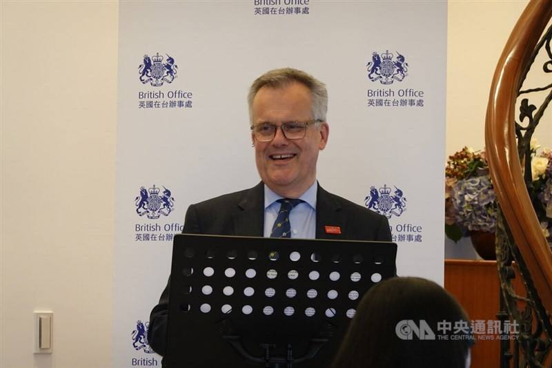 Outgoing United Kingdom representative to Taiwan John Dennis delivers a speech at his farewell press event on Thursday. CNA photo