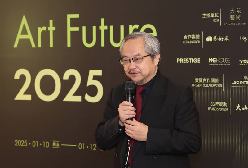 2025 ART FUTURE藝術未來博覽會開展記者會10日在台北舉行，藝術未來博覽會創辦人暨藝術總監張學孔（圖）出席致詞